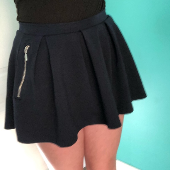 stretchy navy skirt! - Picture 3 of 5